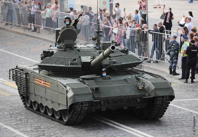 Czołg T-90M w trakcie parady Czołg T-90M w trakcie parady