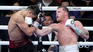 Saul Alvarez (z prawej) i Dmitrij Biwoł