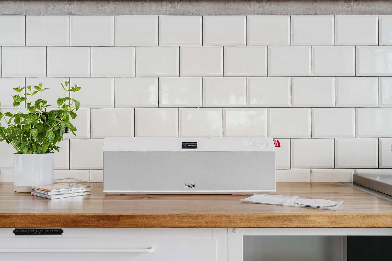 Dla miłośników klasycznych płyt CD nadal powstają urządzenia jak np. MUSICSTATION Teufel Dla miłośników klasycznych płyt CD nadal powstają urządzenia jak np. MUSICSTATION Teufel