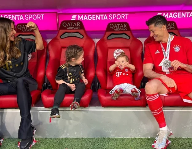 Robert Lewandowski z rodziną Robert Lewandowski z rodziną