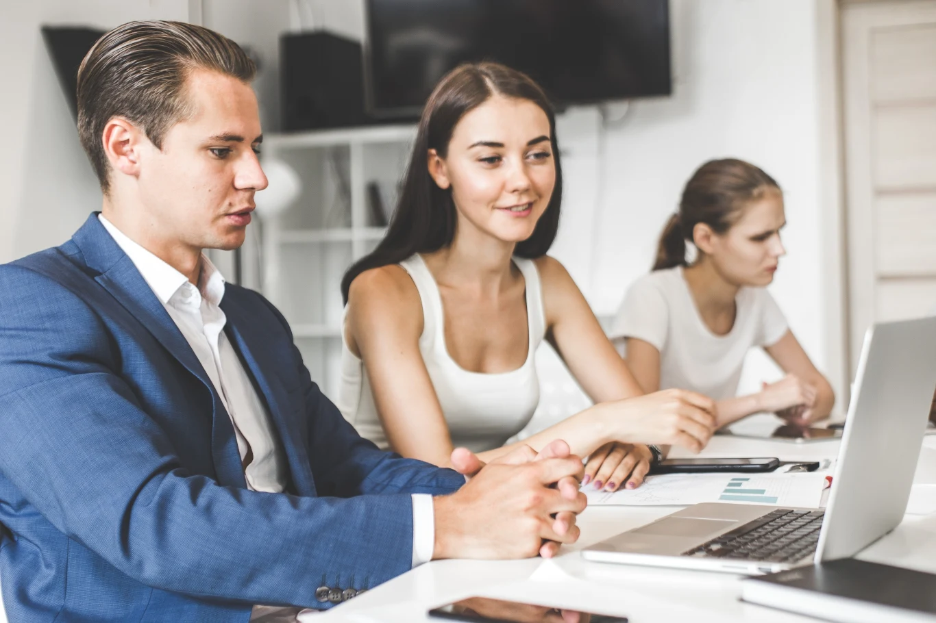 Młode pokolenie Polek i Polaków stało się w ostatnich kilkunastu miesiącach przedmiotem pogłębionego zainteresowania opinii publicznej