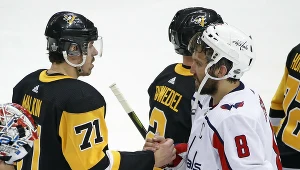 Rosyjscy hokeiści podbijają NHL. Jewgienij Małkin (po lewej) i Aleksandr Owieczkin (po prawej)