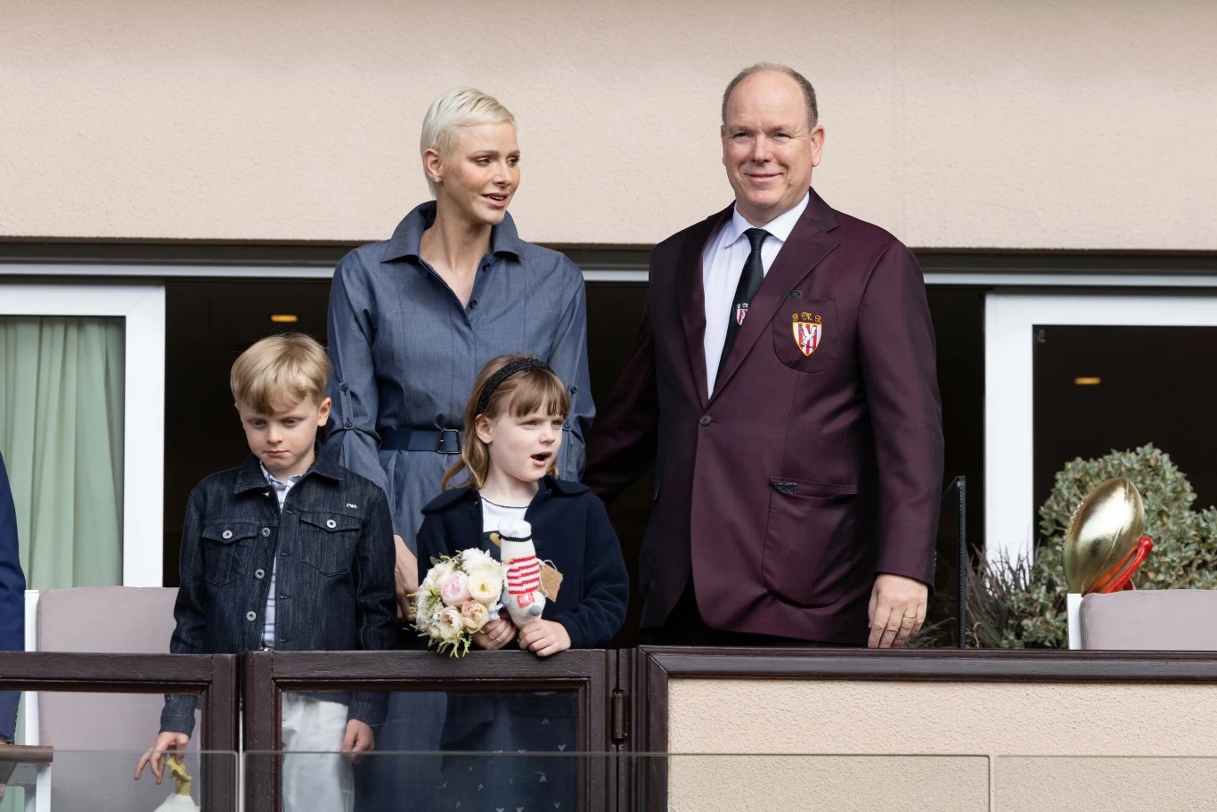 Księżna Charlene z rodziną na meczu rugby Księżna Charlene z rodziną na meczu rugby