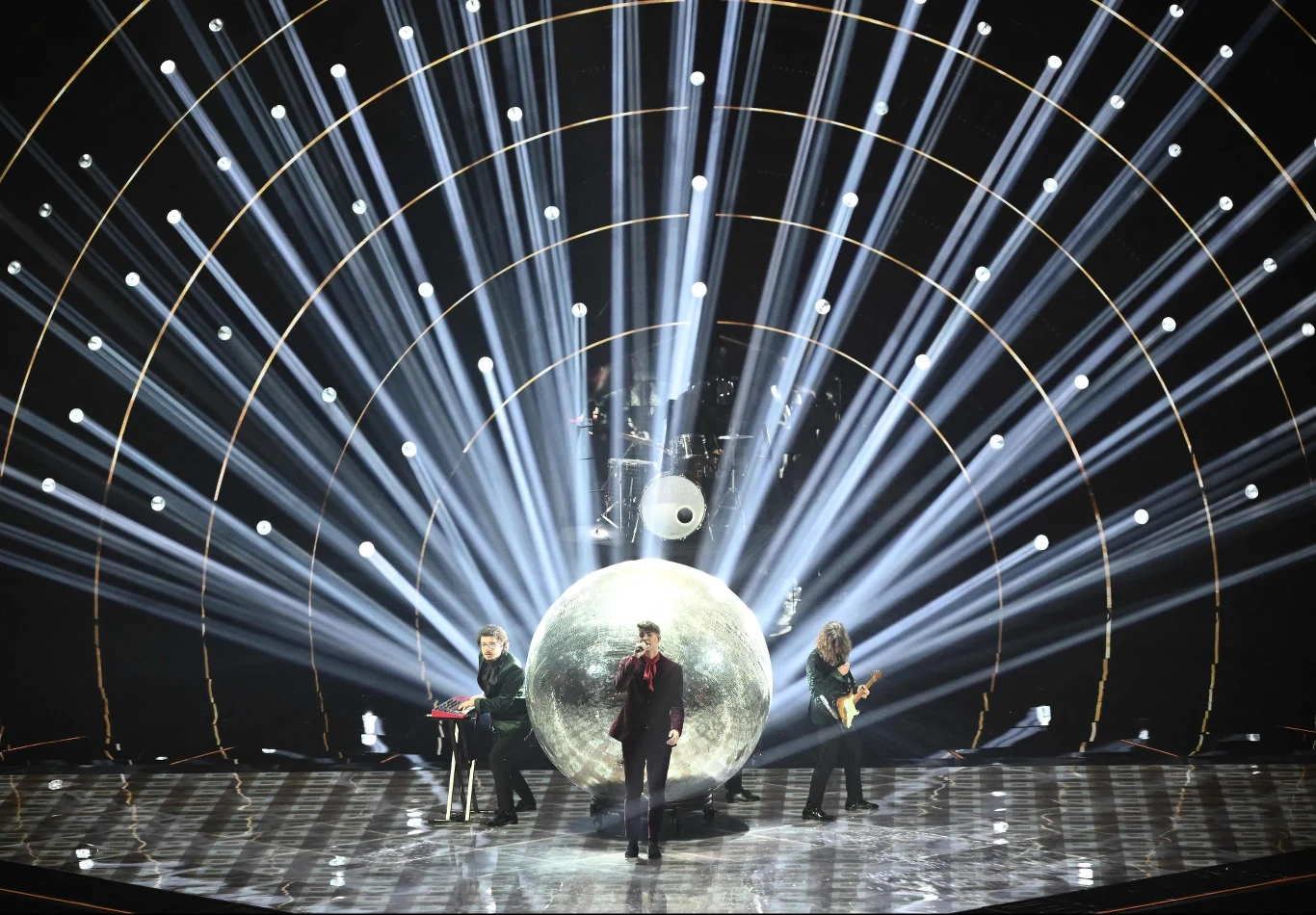 LPS zaprezentowali piosenkę rodem z lat 80. - "Disko". Piosenka reprezentantów Słowenii nie przypadła jednak do gustu publiczności.