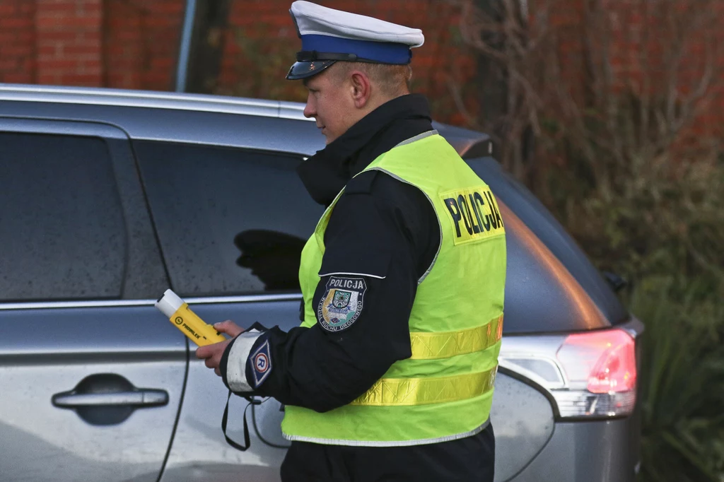 Radny grał na czas, odmawiając na miejscu dmuchania w alkomat. I tak okazało się, że prowadził pijany