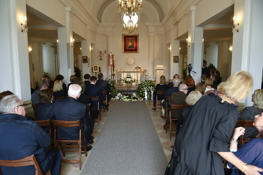 Pogrzeb Andrzeja Korzyńskiego. Msza święta w Kościele Środowisk Twórczych przy placu Teatralnym Pogrzeb Andrzeja Korzyńskiego. Msza święta w Kościele Środowisk Twórczych przy placu Teatralnym