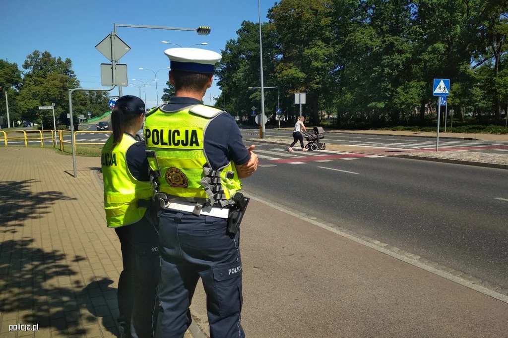 Policjanci będą kontrolować drogi w rejonach przejść dla pieszych