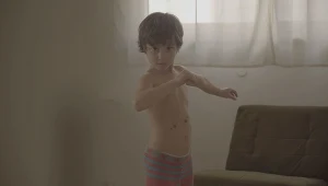 Scena z filmu "Letnie noce" Ohada Milsteina