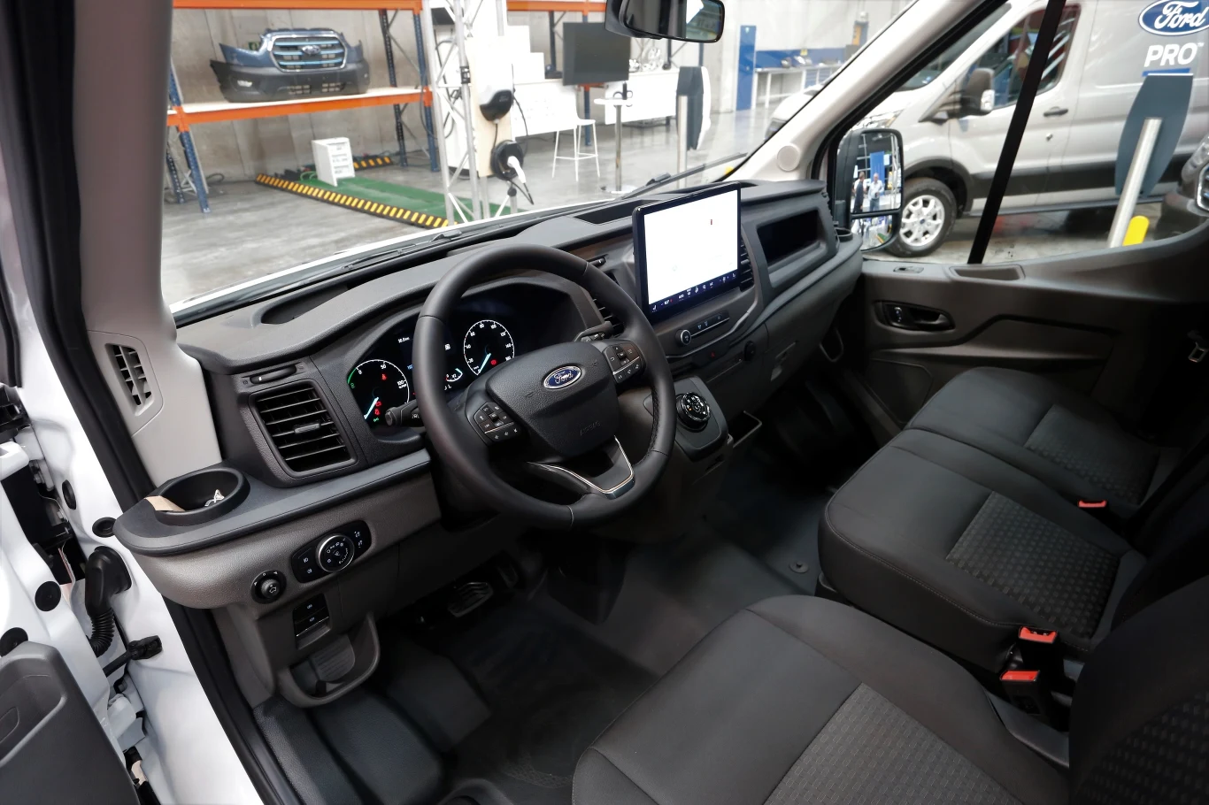 Ford E-Transit - elektryczny van to tylko część większego planu