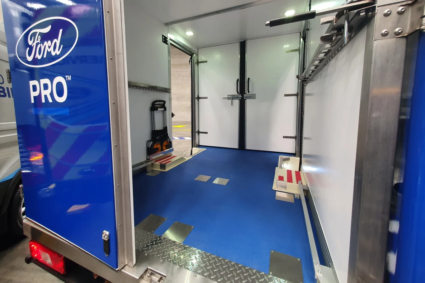 Ford E-Transit - elektryczny van to tylko część większego planu