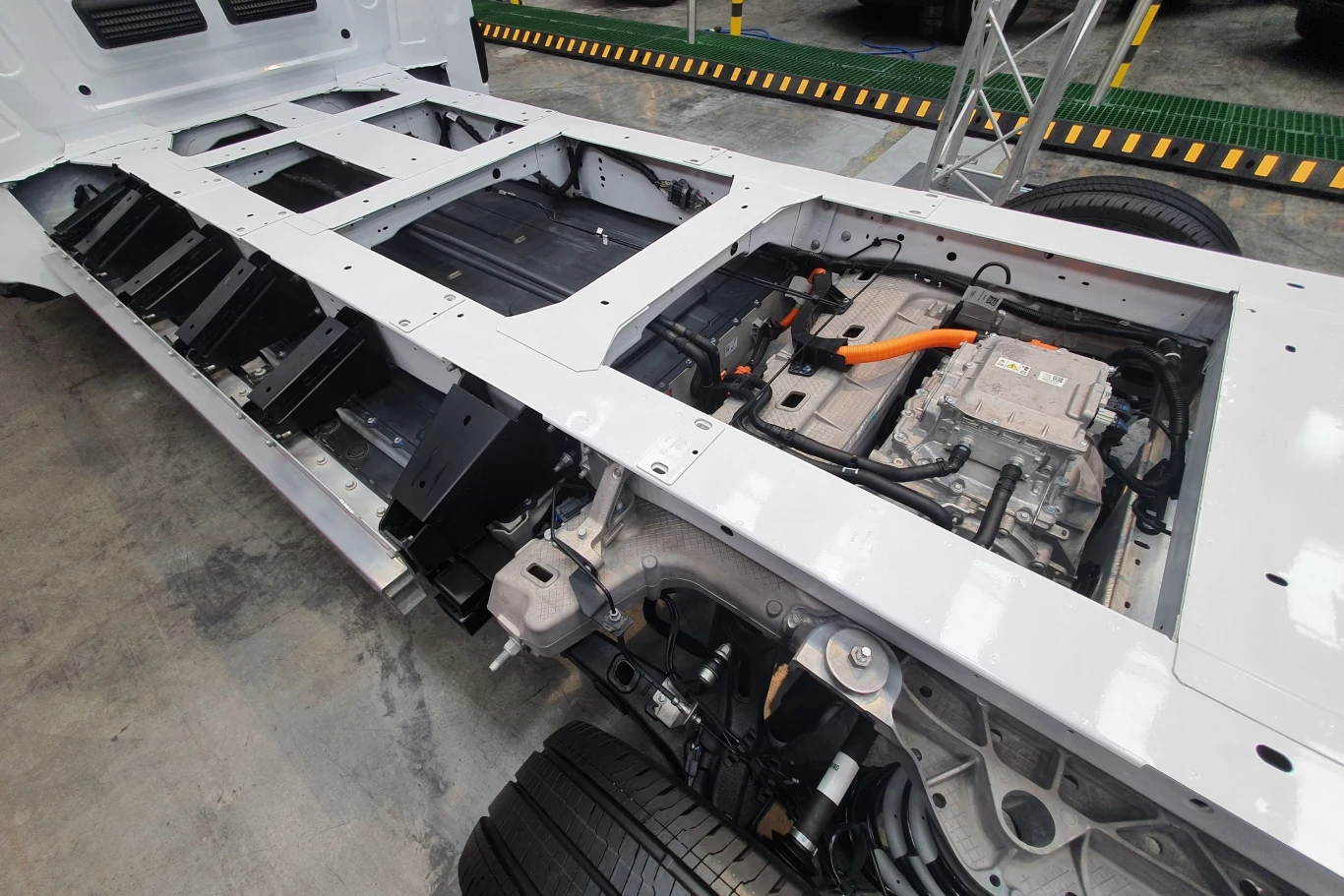 Ford E-Transit - elektryczny van to tylko część większego planu