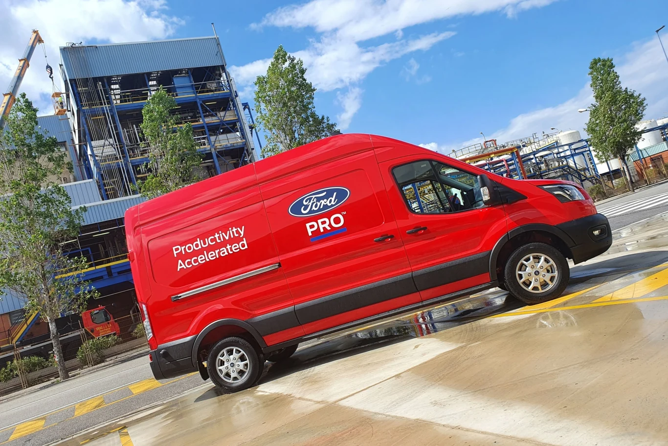 Ford E-Transit - elektryczny van to tylko część większego planu