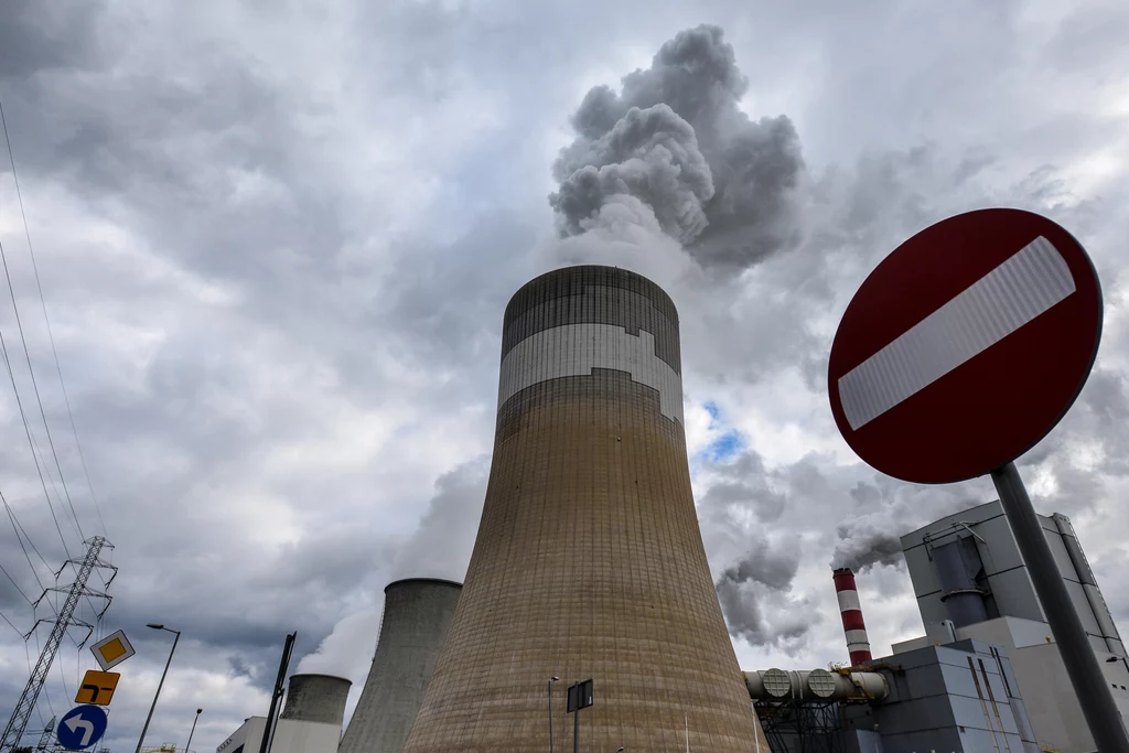 Elektrownia Bełchatów - największy na świecie pojedynczy emitent CO2 wśród wszystkich elektrowni.