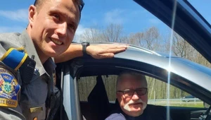 Lech Wałęsa przebił oponę na autostradzie w Connecticut. Pomógł mu policjant pochodzący z Polski 