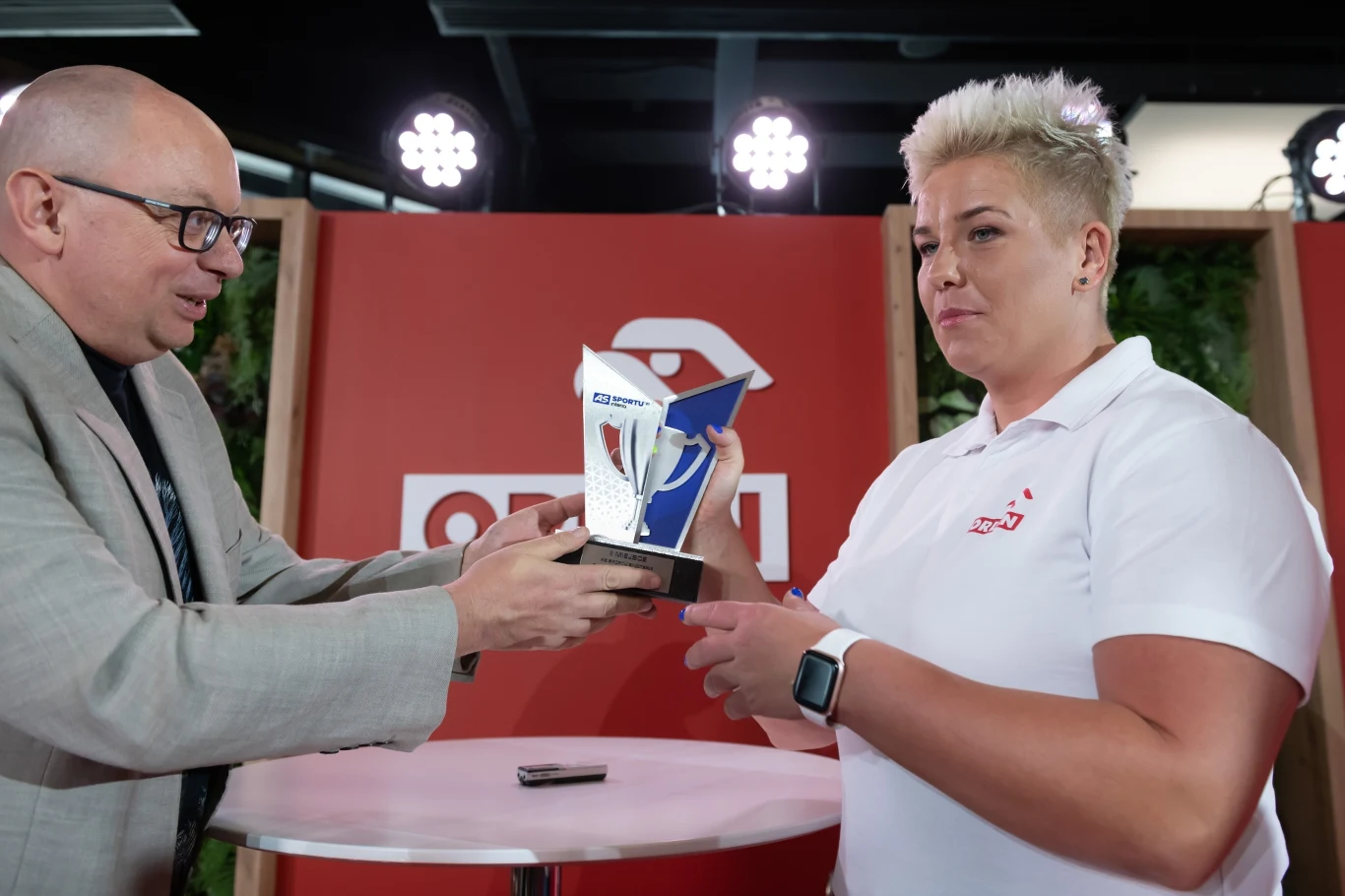 Anita Włodarczyk odbiera nagrodę w plebiscycie As Sportu
