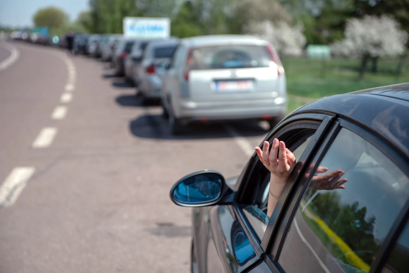 Używane samochody czekają na wjazd do Ukrainy na przejściu w Zosinie. Używane samochody czekają na wjazd do Ukrainy na przejściu w Zosinie.
