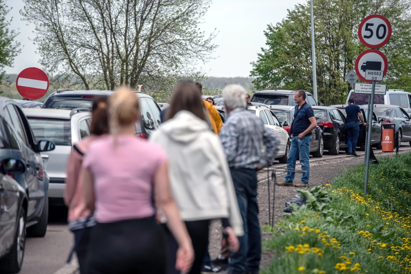 Używane samochody czekają na wjazd do Ukrainy na przejściu w Zosinie. Używane samochody czekają na wjazd do Ukrainy na przejściu w Zosinie.