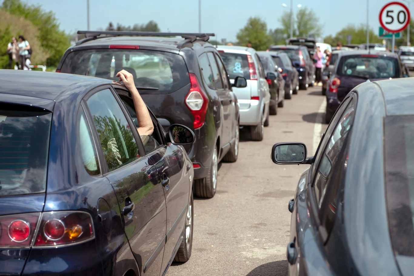 Używane samochody czekają na wjazd do Ukrainy na przejściu w Zosinie. Używane samochody czekają na wjazd do Ukrainy na przejściu w Zosinie.