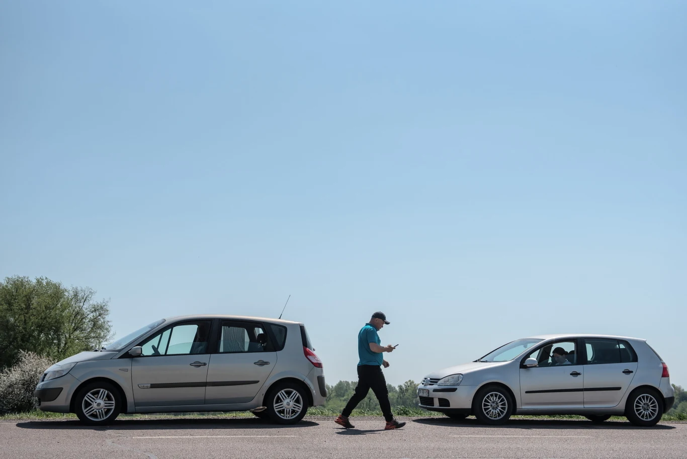 Używane samochody czekają na wjazd do Ukrainy na przejściu w Zosinie. Używane samochody czekają na wjazd do Ukrainy na przejściu w Zosinie.
