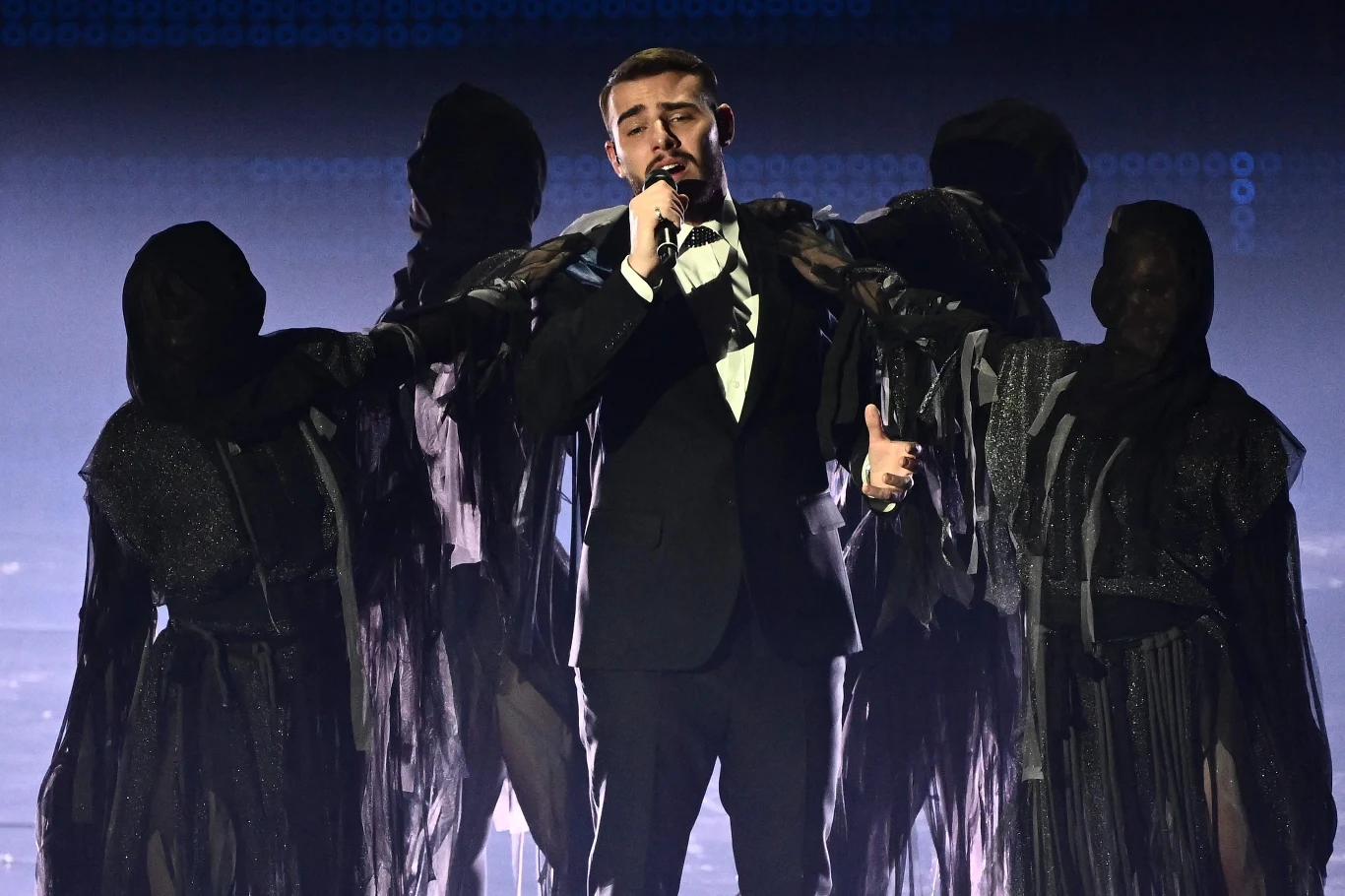 Krystian Ochman podczas półfinału Eurowizji 2022 Krystian Ochman podczas półfinału Eurowizji 2022