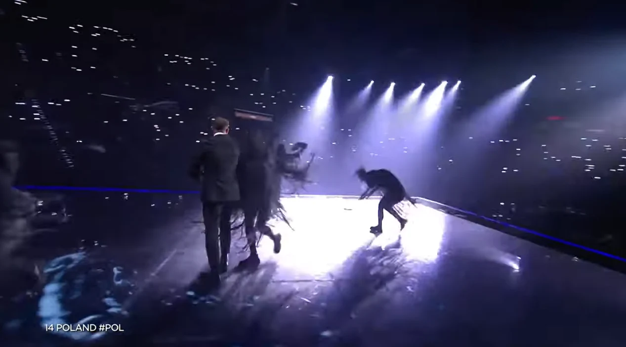 Eurowizja 2022: Krystian Ochman zaliczył wpadkę z choreografią? Eurowizja 2022: Krystian Ochman zaliczył wpadkę z choreografią?