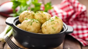 Młode ziemniaki z koperkiem to dla wielu propozycja idealna