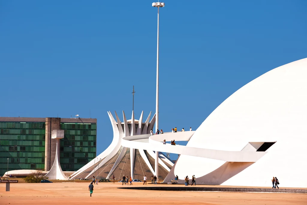 Muzeum Narodowe i Katedra w Brasilii to wspaniałe dzieła architekta Oscara Niemeyera