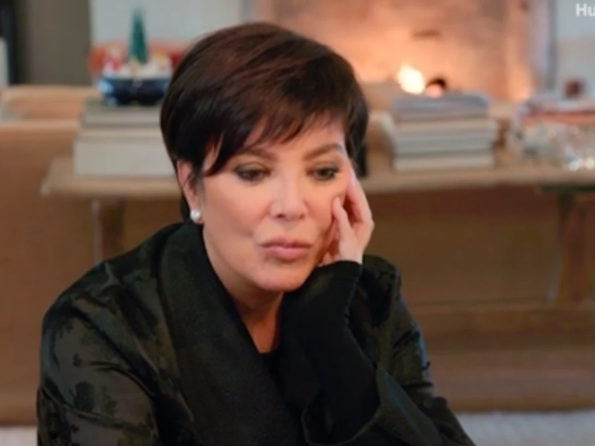 Kris Jenner z nietęgą miną przypatrywała się córce Foto: Hulu TV Kris Jenner z nietęgą miną przypatrywała się córce Foto: Hulu TV