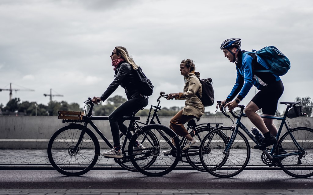 Rowerzyści w Amsterdamie.