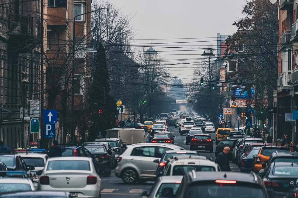 Samochody elektryczne nie rozwiążą problemu korków i deficytów w miastach.