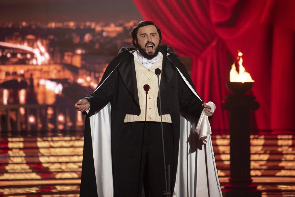 Andrzej Kozłowski jako Luciano Pavarotti w finale programu "Twoja Twarz Brzmi Znajomo" Andrzej Kozłowski jako Luciano Pavarotti w finale programu "Twoja Twarz Brzmi Znajomo"