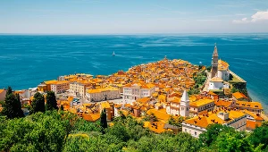 Ten kraj ma krótkie, lecz piękne wybrzeże. Już nad Adriatykiem, a bliżej niż Chorwacja