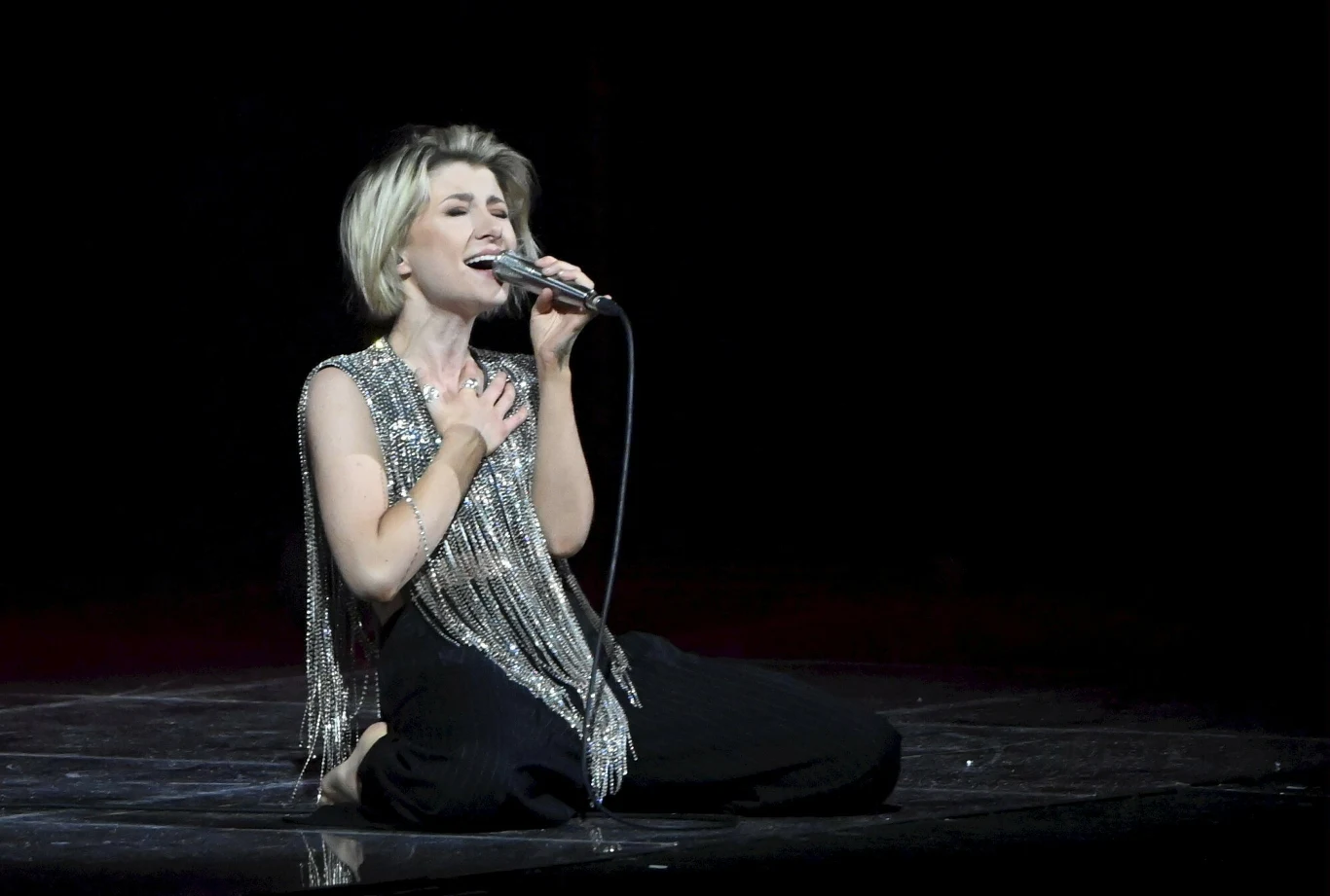 Cornelia Jakobs na eurowizyjnej scenie w Turynie. Cornelia Jakobs na eurowizyjnej scenie w Turynie.