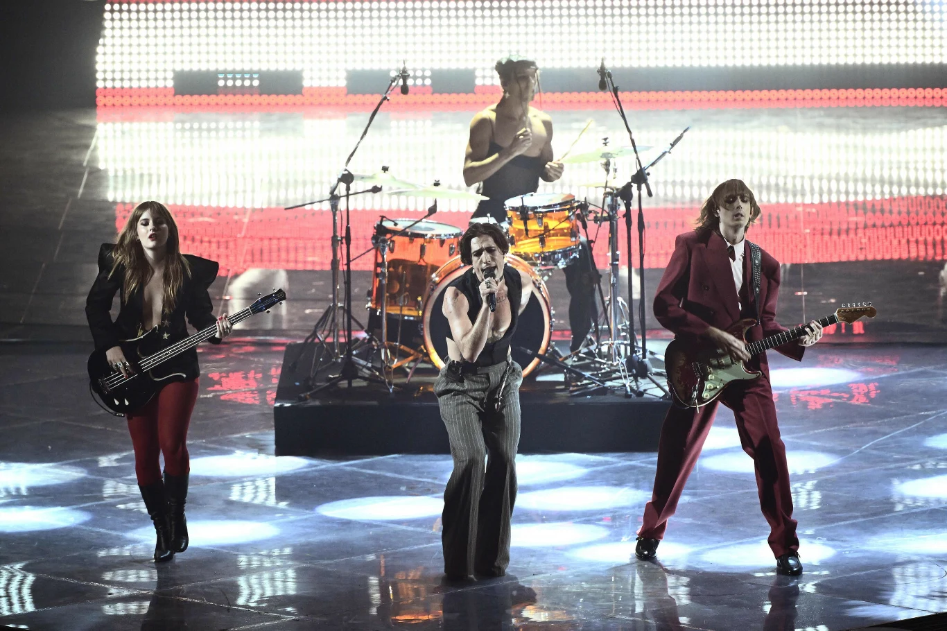 Włoski zwycięzca Eurowizji 2021 - zespól Maneskin - pojawił się na scenie w Turynie podczas Eurowizji w 2022 roku, aby zaprezentować dwa nowe utwory. 