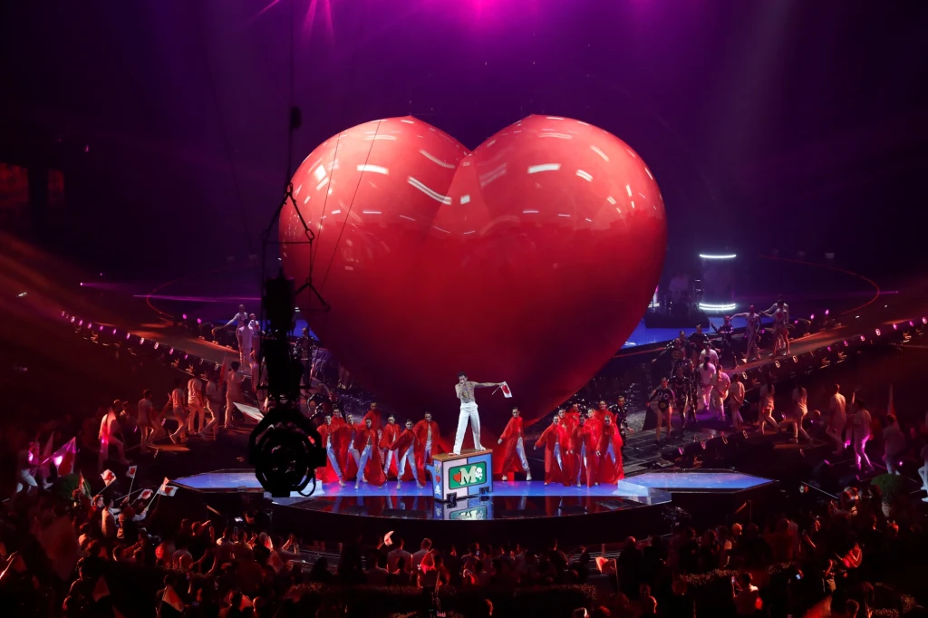 Mika podczas Eurowizji 2022 Mika podczas Eurowizji 2022