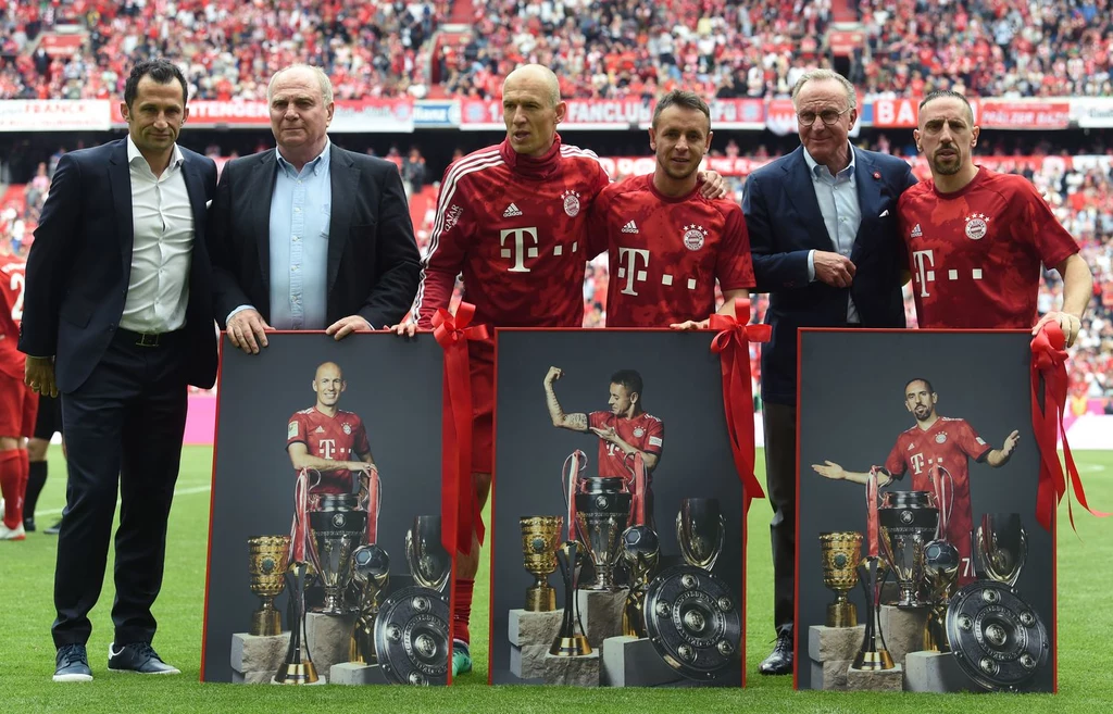 Arjen Robben, Rafinha i Franck Ribery - trzech zasłużonych piłkarzy opuściło Bayern Arjen Robben, Rafinha i Franck Ribery - trzech zasłużonych piłkarzy opuściło Bayern