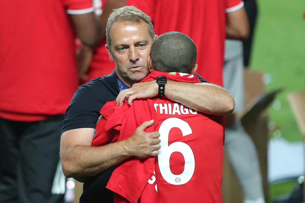 Hansi Flick i Thiago - obaj opuścili Bayern niedługo po wygraniu Ligi Mistrzów Hansi Flick i Thiago - obaj opuścili Bayern niedługo po wygraniu Ligi Mistrzów
