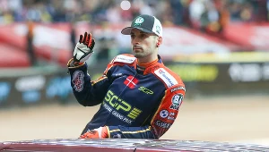 Zasłabł i osunął się na tor. Przerażająca cisza na PGE Narodowym