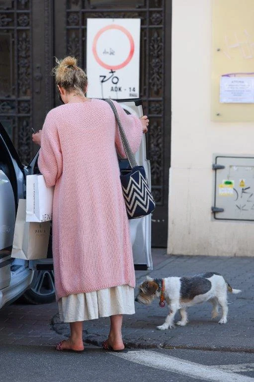 Zborowska parkuje na zakazie Zborowska parkuje na zakazie