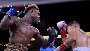 Jermell Charlo (z lewej) w walce z Brianem Castano