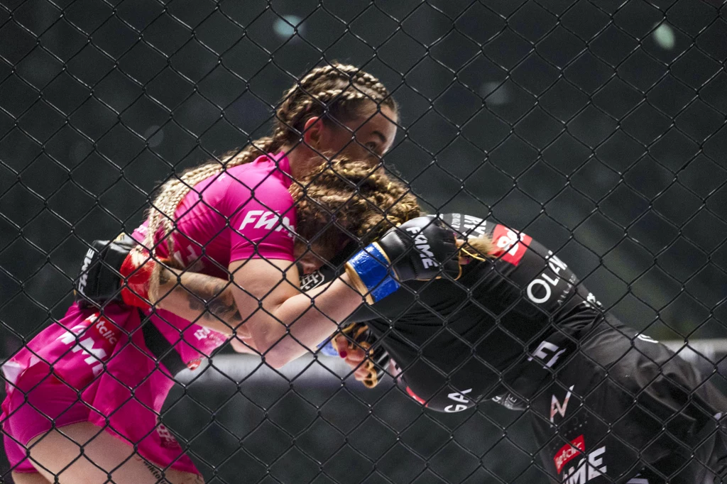 Wiktoria Jaroniewska i Katarzyna "LaLuna" Aleksander na FAME MMA 14 Wiktoria Jaroniewska i Katarzyna "LaLuna" Aleksander na FAME MMA 14