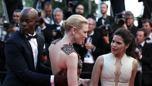 Cannes 2014: America Ferrera, Cate Blanchett i Djimon Hounsou tuż po incydencie na czerwonym dywanie