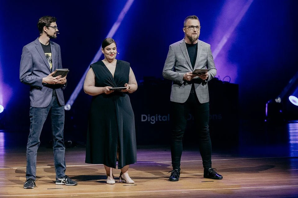 Tegoroczną galę poprowadzili dziennikarze Polsat Games Radosław Nałęcz i Tadeusz Zieliński - współtwórcy m.in. programu telewizyjnego Faux Paux wraz z Sonią Wojciechowską z Krakowskiego Parku Technologicznego