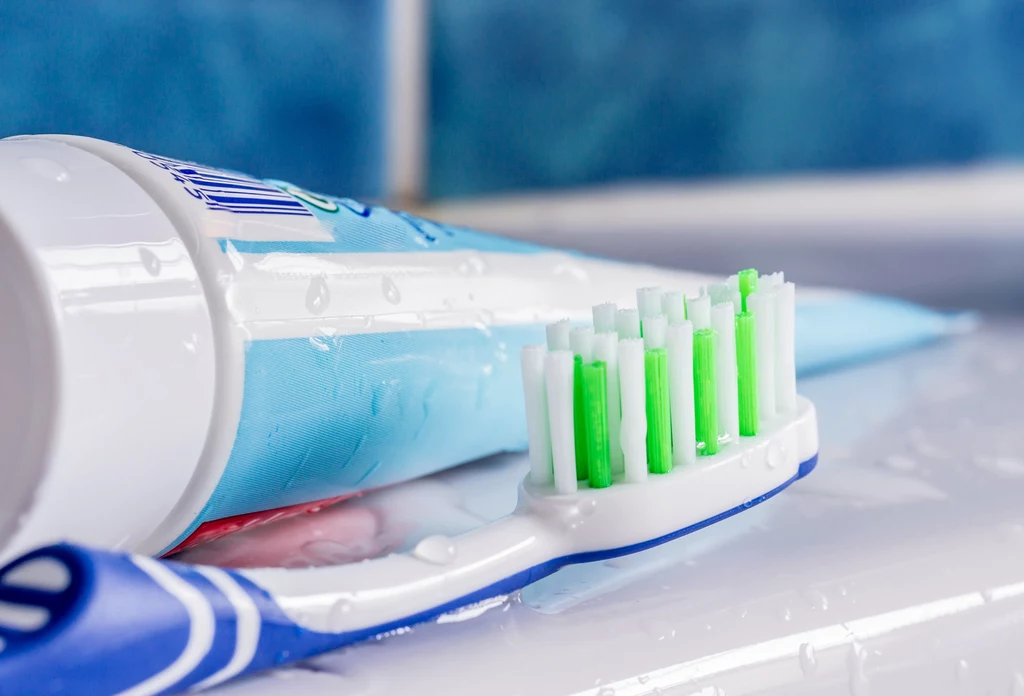 Poznaj zasady przechowywania i czyszczenia szczoteczki do mycia zębów
