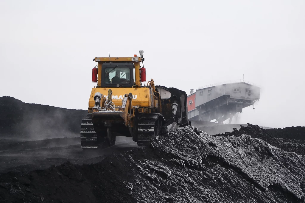 Odkrywkowa kopalnia węgla znajdująca się w rosyjskiej Syberii.
