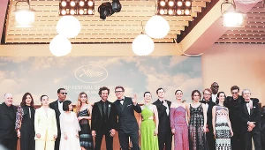 Ekipa "Final Cut", filmu otwarcia festiwalu, na czerwym dywanie w Cannes