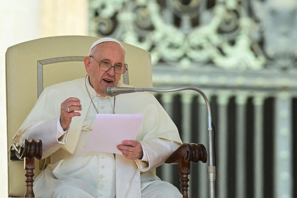 Papież Franciszek podczas audiencji Papież Franciszek podczas audiencji