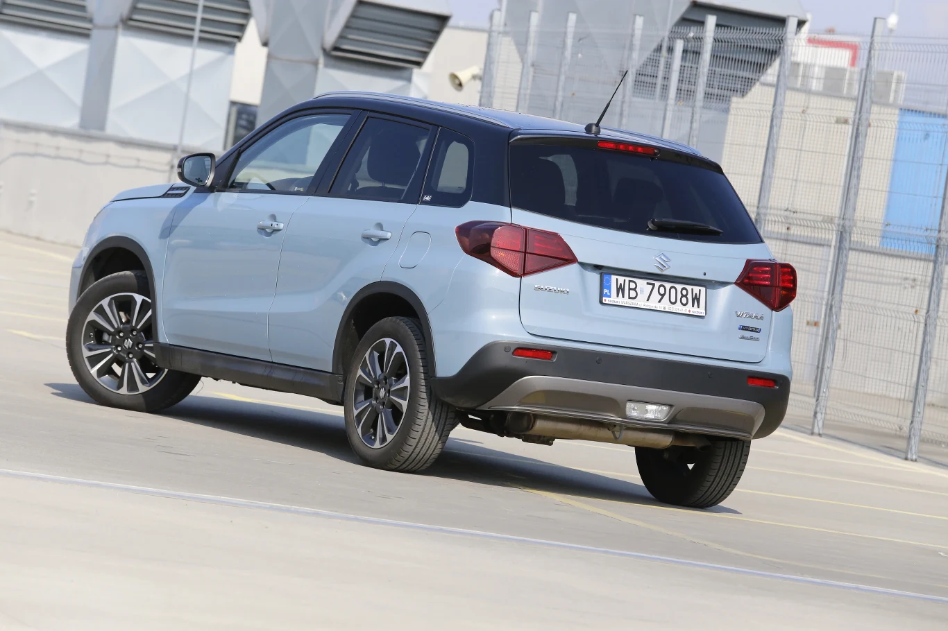 Testowe Suzuki Vitara Strong Hybrid to topowa wersja Elegance Sun wyposażona w panoramiczny dach czy elektrycznie składane lusterka boczne Testowe Suzuki Vitara Strong Hybrid to topowa wersja Elegance Sun wyposażona w panoramiczny dach czy elektrycznie składane lusterka boczne