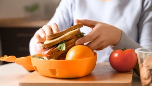 Kanapka z wędliną na śniadanie i kolację to fatalny wybór. Obciąża serce, jelita i wątrobę