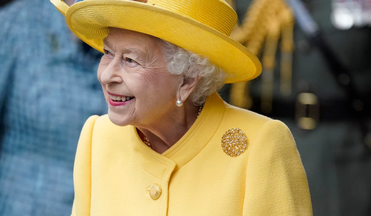 Królowa Elżbieta II na otwarciu nowej linii metra w Londynie Królowa Elżbieta II na otwarciu nowej linii metra w Londynie